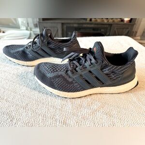adidas UltraBoost 5.0 DNA Shadow Navy men’s size 9.5